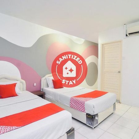 Oyo 44034 Furama Lodging House Кучинг Екстериор снимка