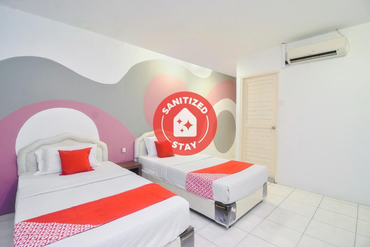 Oyo 44034 Furama Lodging House Кучинг Екстериор снимка