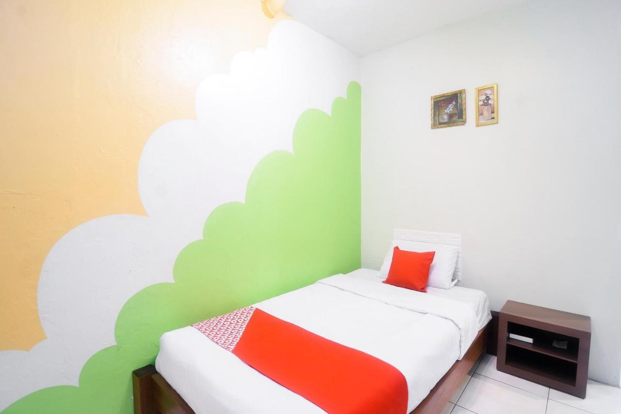 Oyo 44034 Furama Lodging House Кучинг Екстериор снимка