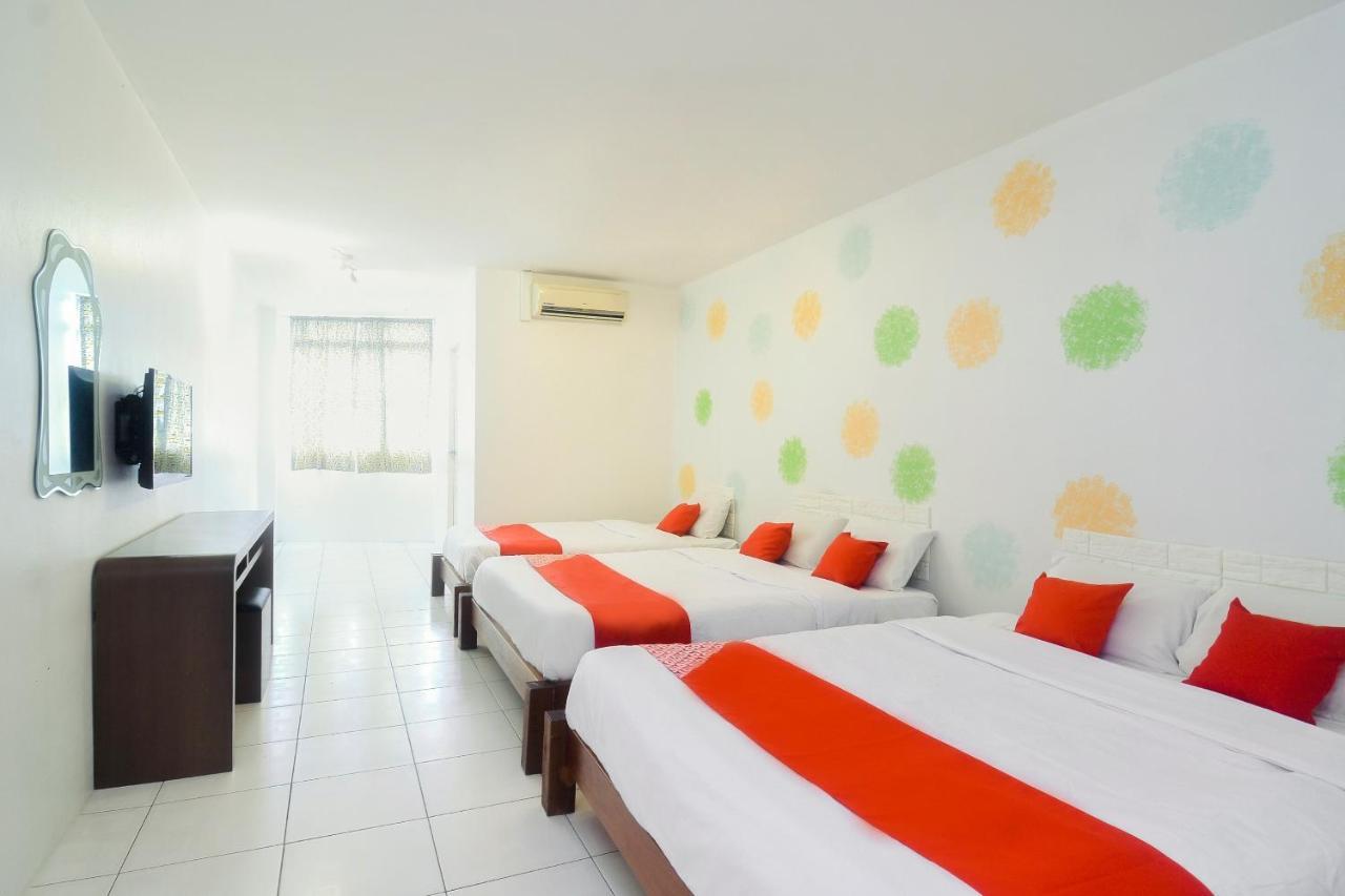 Oyo 44034 Furama Lodging House Кучинг Екстериор снимка