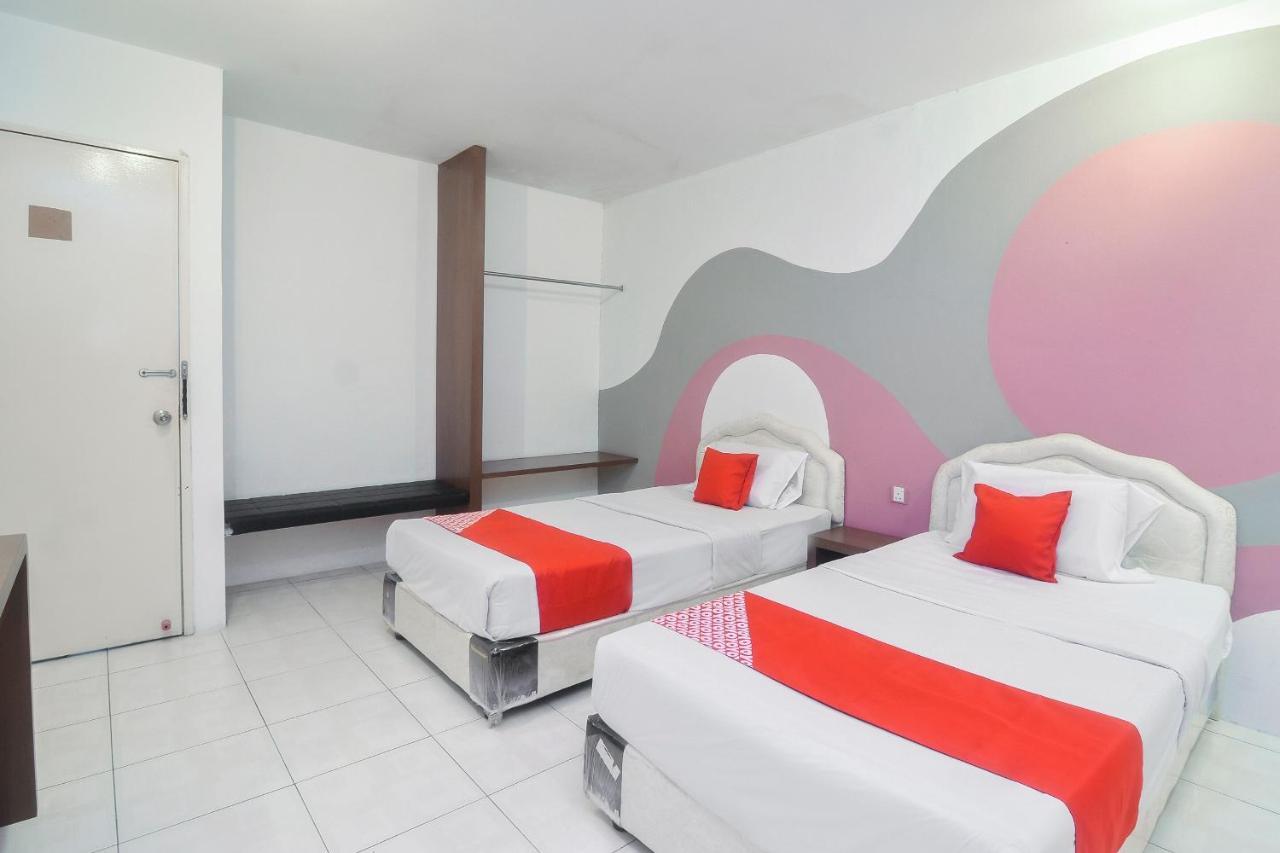 Oyo 44034 Furama Lodging House Кучинг Екстериор снимка