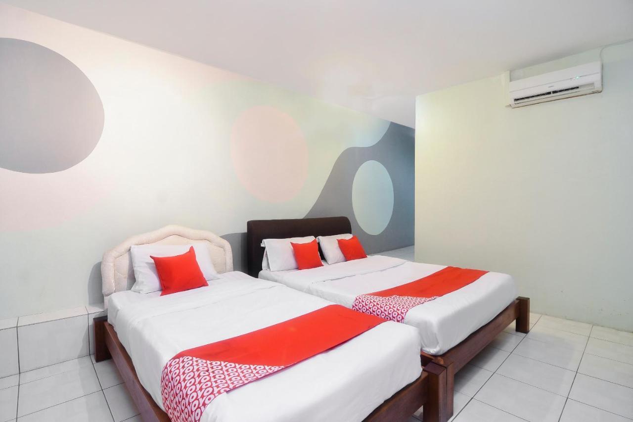 Oyo 44034 Furama Lodging House Кучинг Екстериор снимка