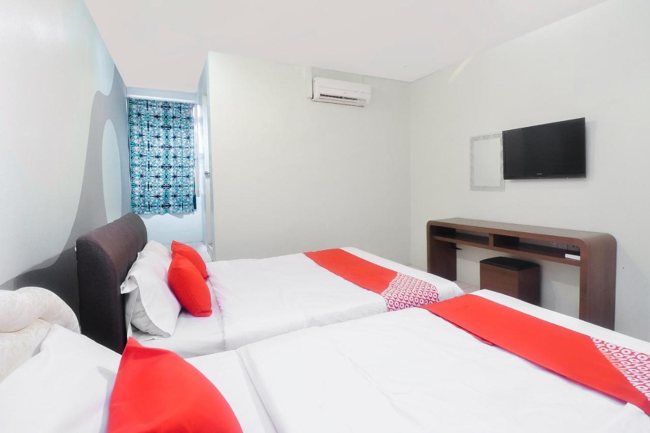 Oyo 44034 Furama Lodging House Кучинг Екстериор снимка