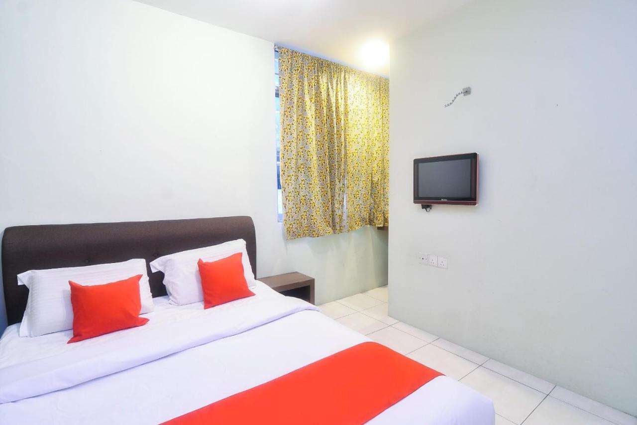 Oyo 44034 Furama Lodging House Кучинг Екстериор снимка