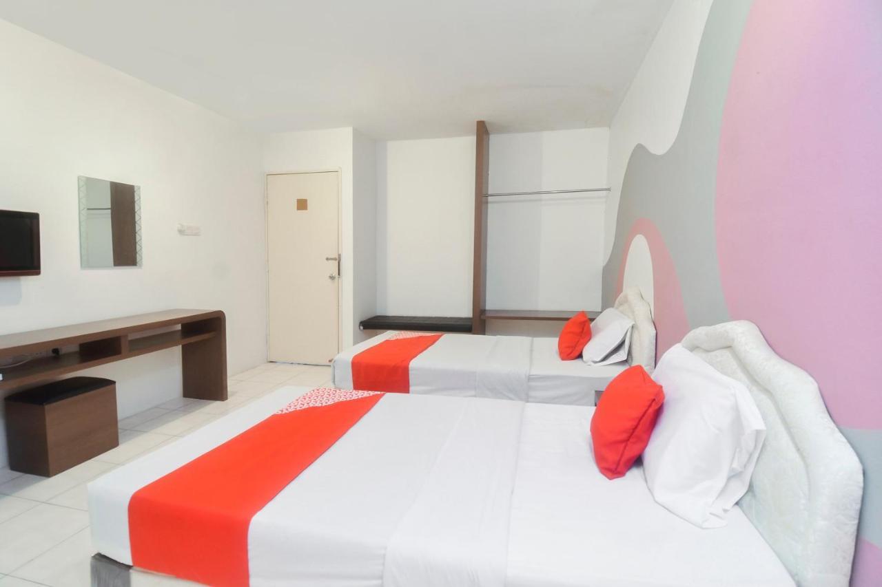 Oyo 44034 Furama Lodging House Кучинг Екстериор снимка