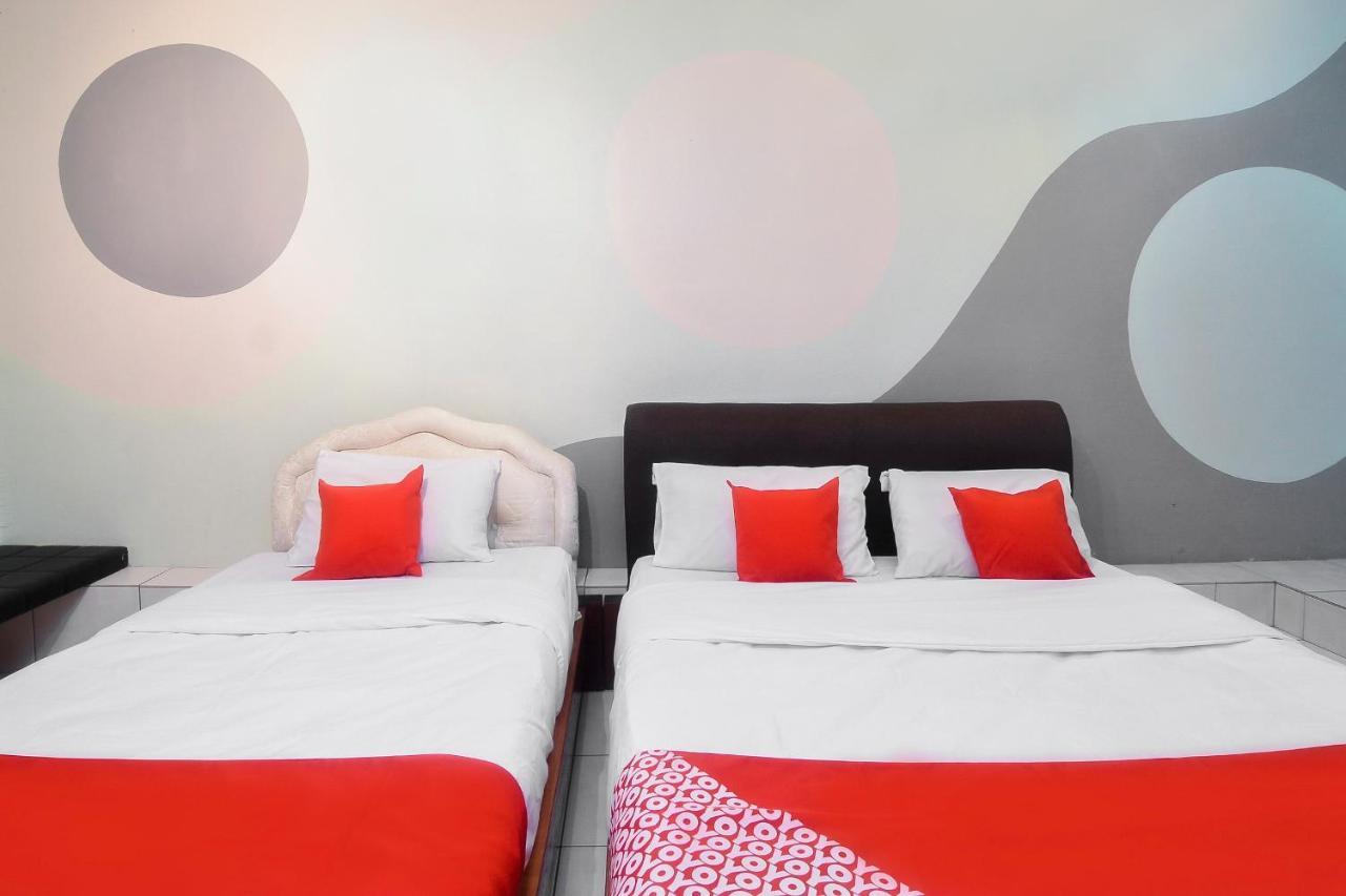 Oyo 44034 Furama Lodging House Кучинг Екстериор снимка