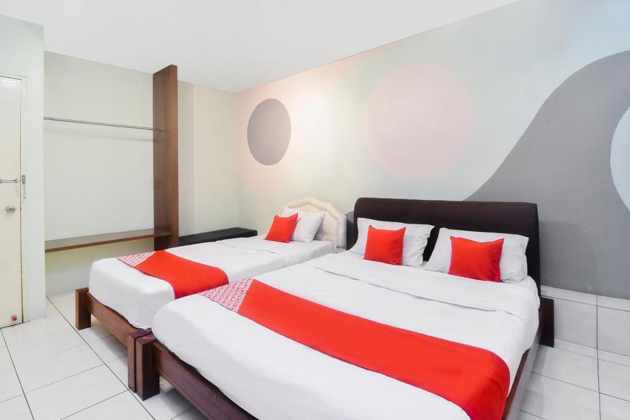 Oyo 44034 Furama Lodging House Кучинг Екстериор снимка