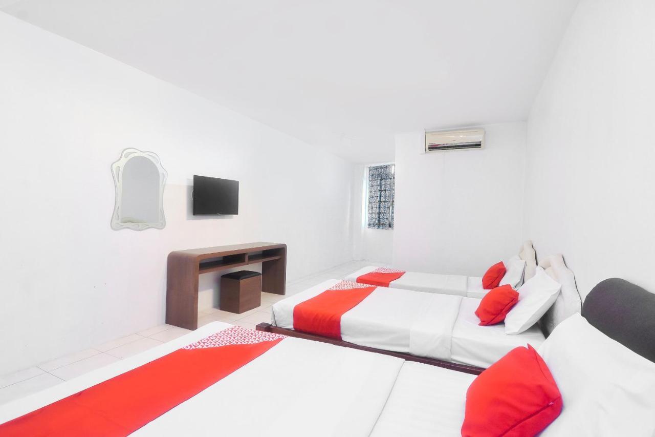 Oyo 44034 Furama Lodging House Кучинг Екстериор снимка