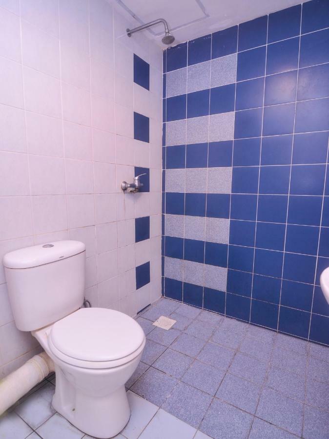 Oyo 44034 Furama Lodging House Кучинг Екстериор снимка