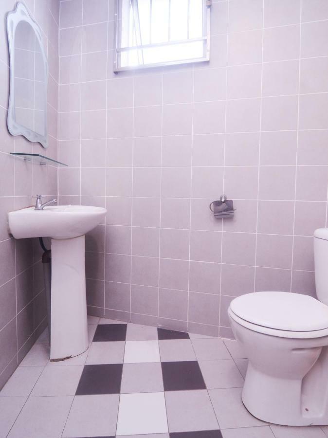 Oyo 44034 Furama Lodging House Кучинг Екстериор снимка