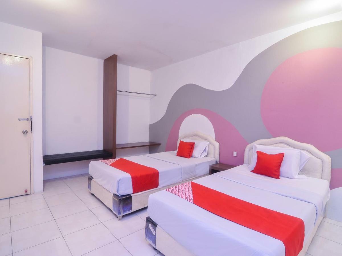 Oyo 44034 Furama Lodging House Кучинг Екстериор снимка