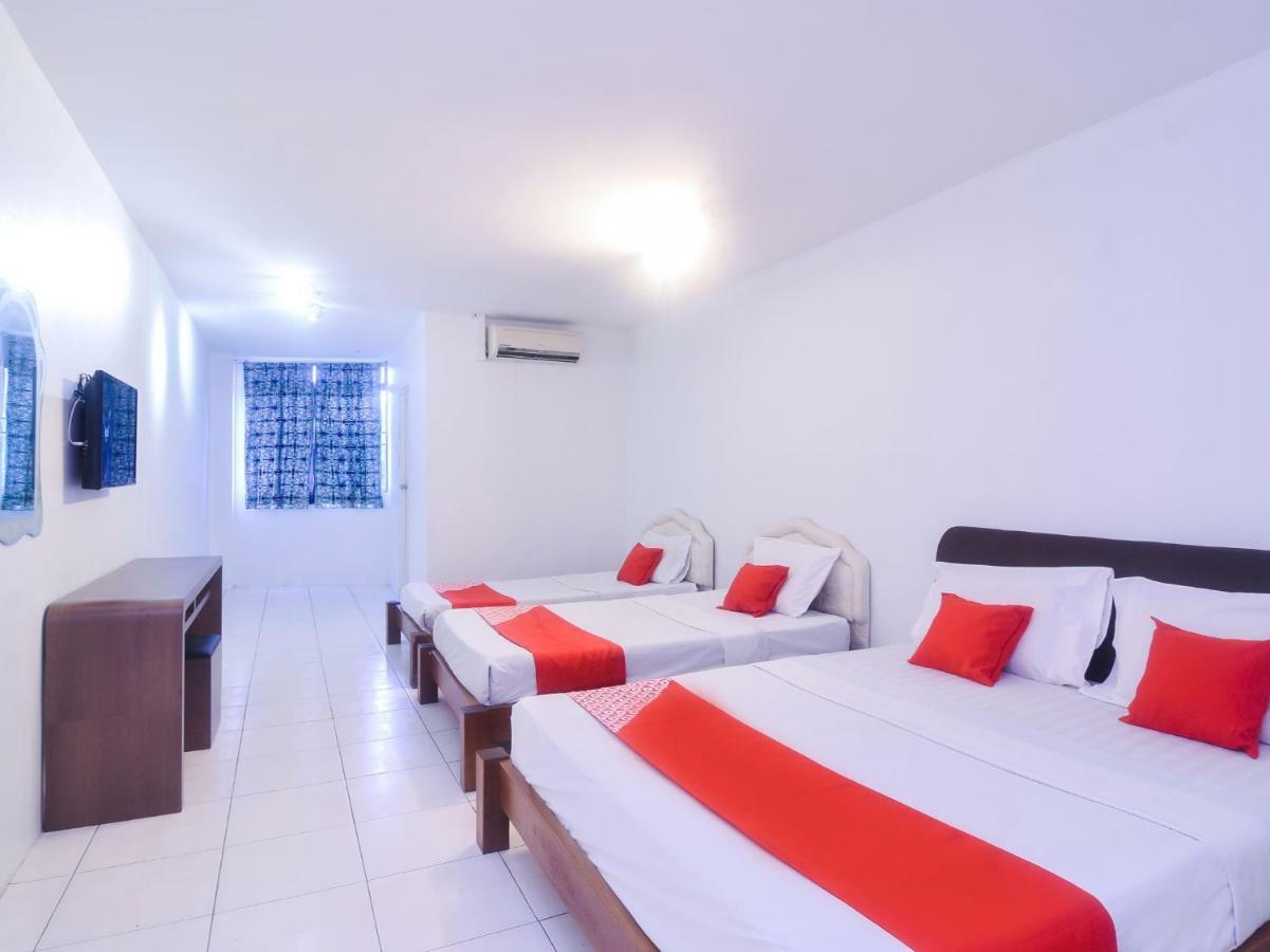 Oyo 44034 Furama Lodging House Кучинг Екстериор снимка