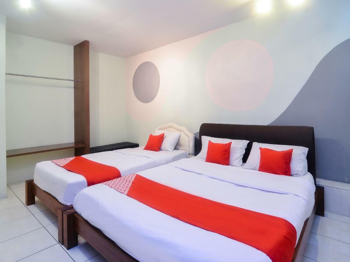 Oyo 44034 Furama Lodging House Кучинг Екстериор снимка
