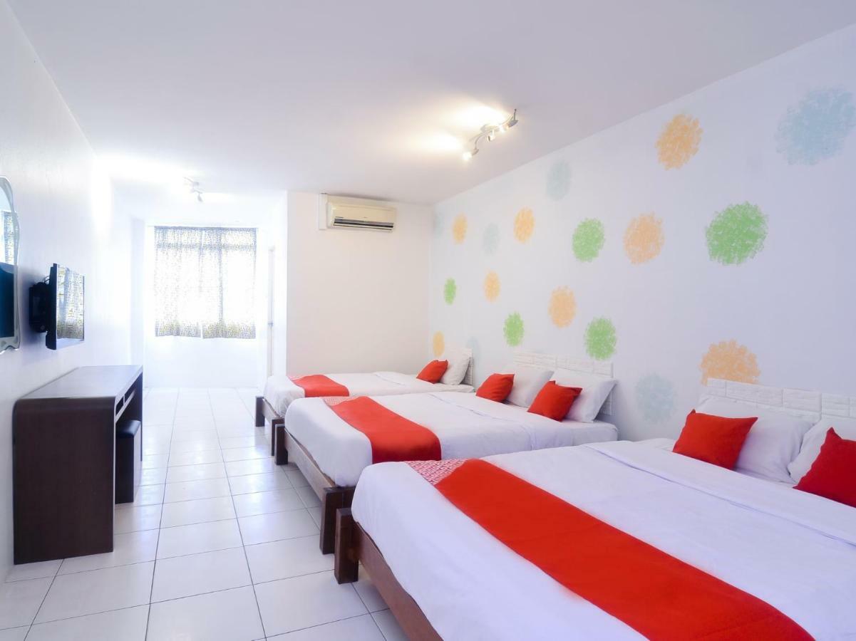 Oyo 44034 Furama Lodging House Кучинг Екстериор снимка