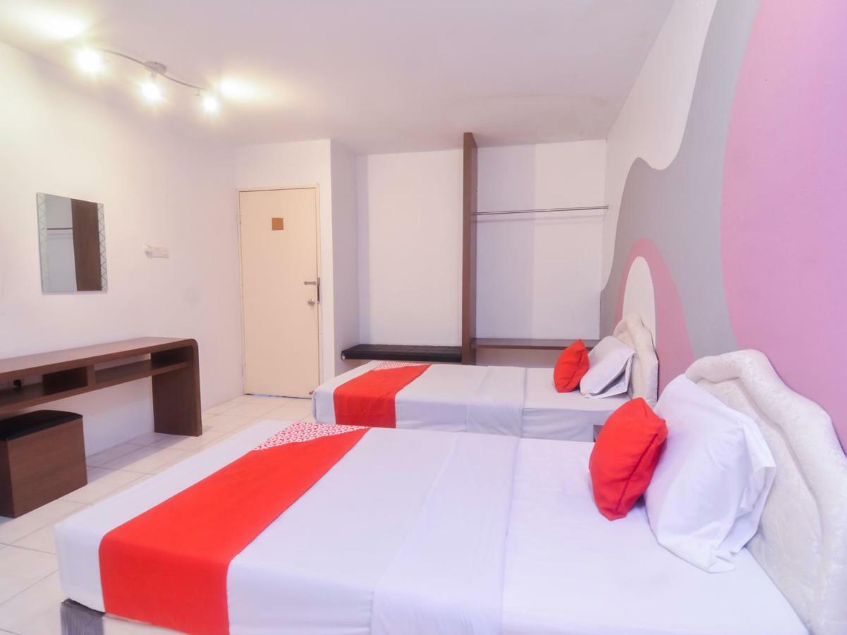 Oyo 44034 Furama Lodging House Кучинг Екстериор снимка