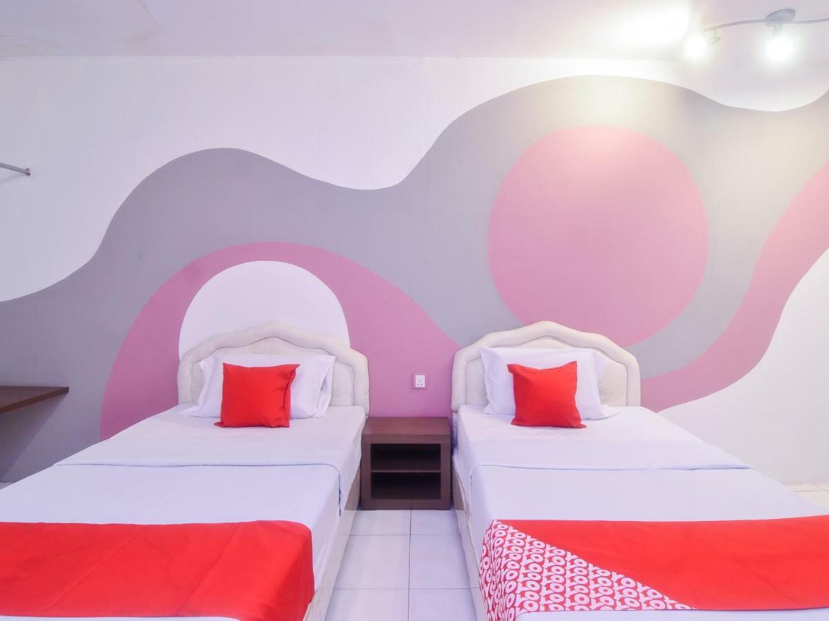 Oyo 44034 Furama Lodging House Кучинг Екстериор снимка