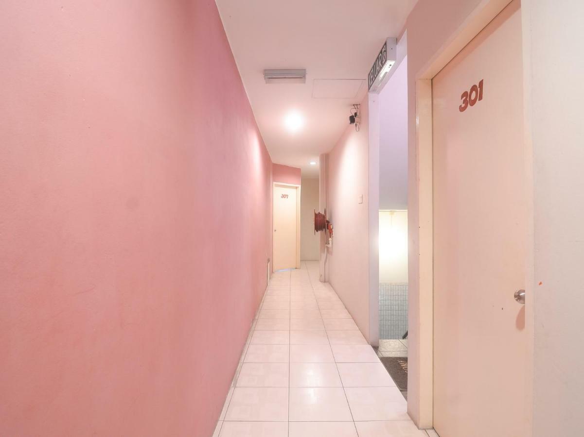 Oyo 44034 Furama Lodging House Кучинг Екстериор снимка