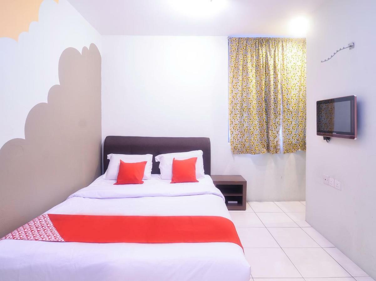 Oyo 44034 Furama Lodging House Кучинг Екстериор снимка