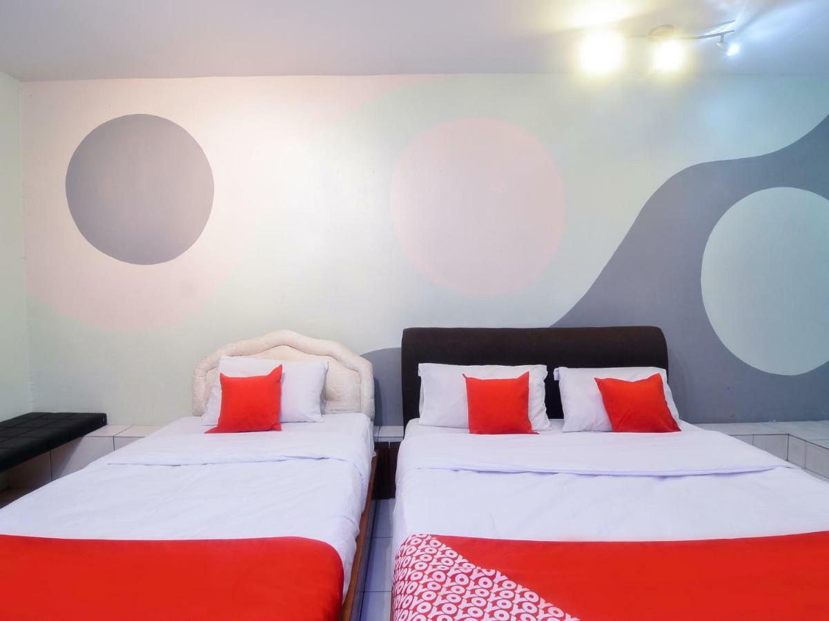 Oyo 44034 Furama Lodging House Кучинг Екстериор снимка